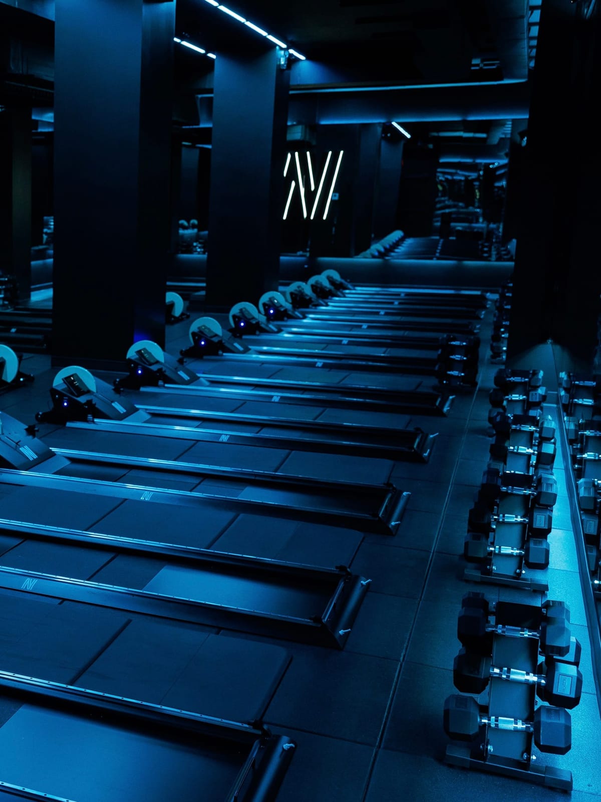 NRTHRN Strong bundles