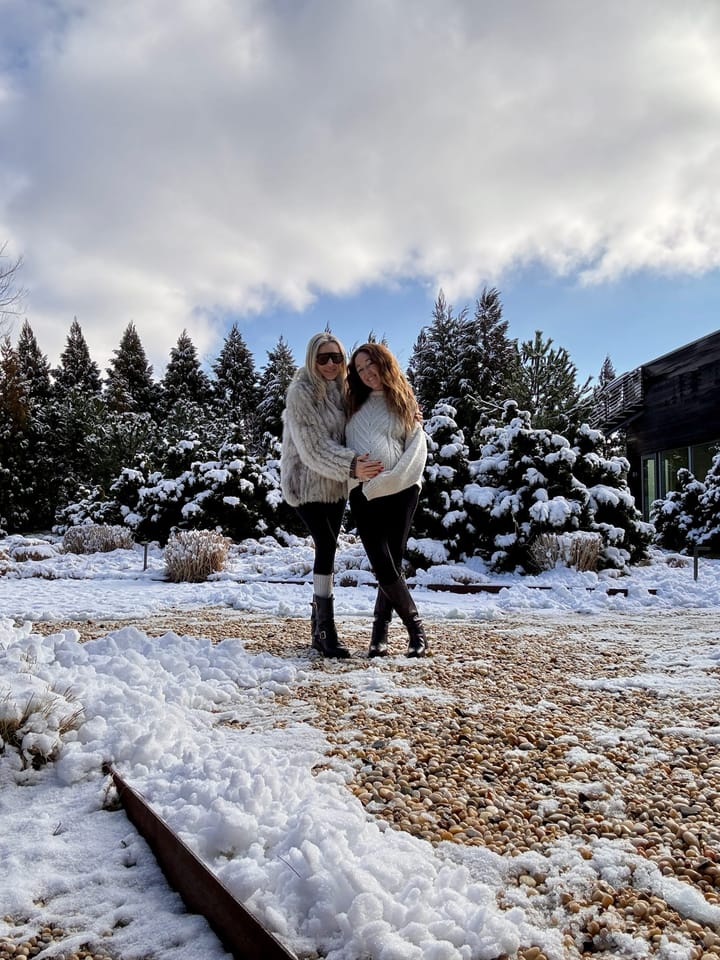 snowy mornings, girls dinners, & a very good burger